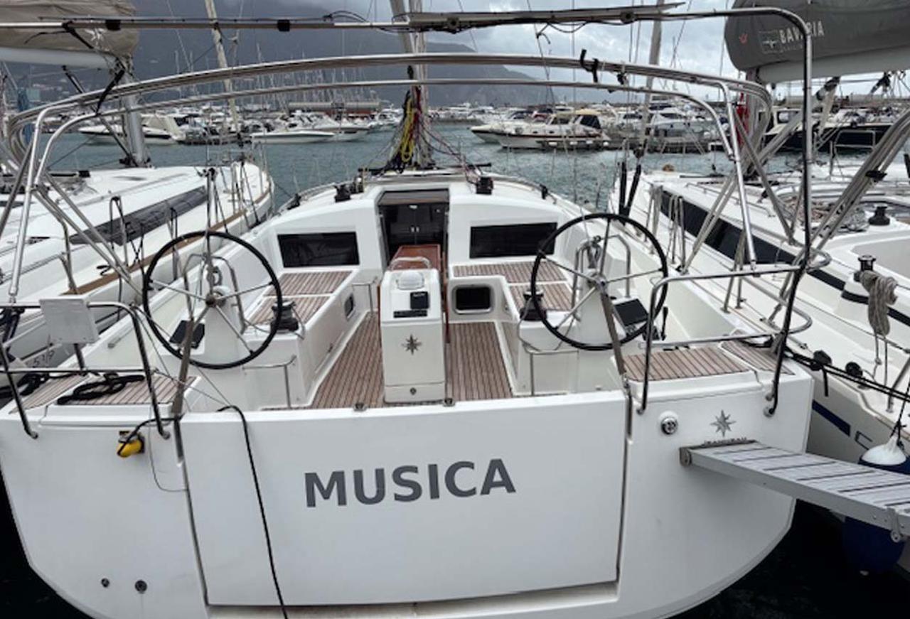 Najam Sun Odyssey 440 - 4 cab. "Musica" u destinaciji Castellammare di Stabia | Nautilus