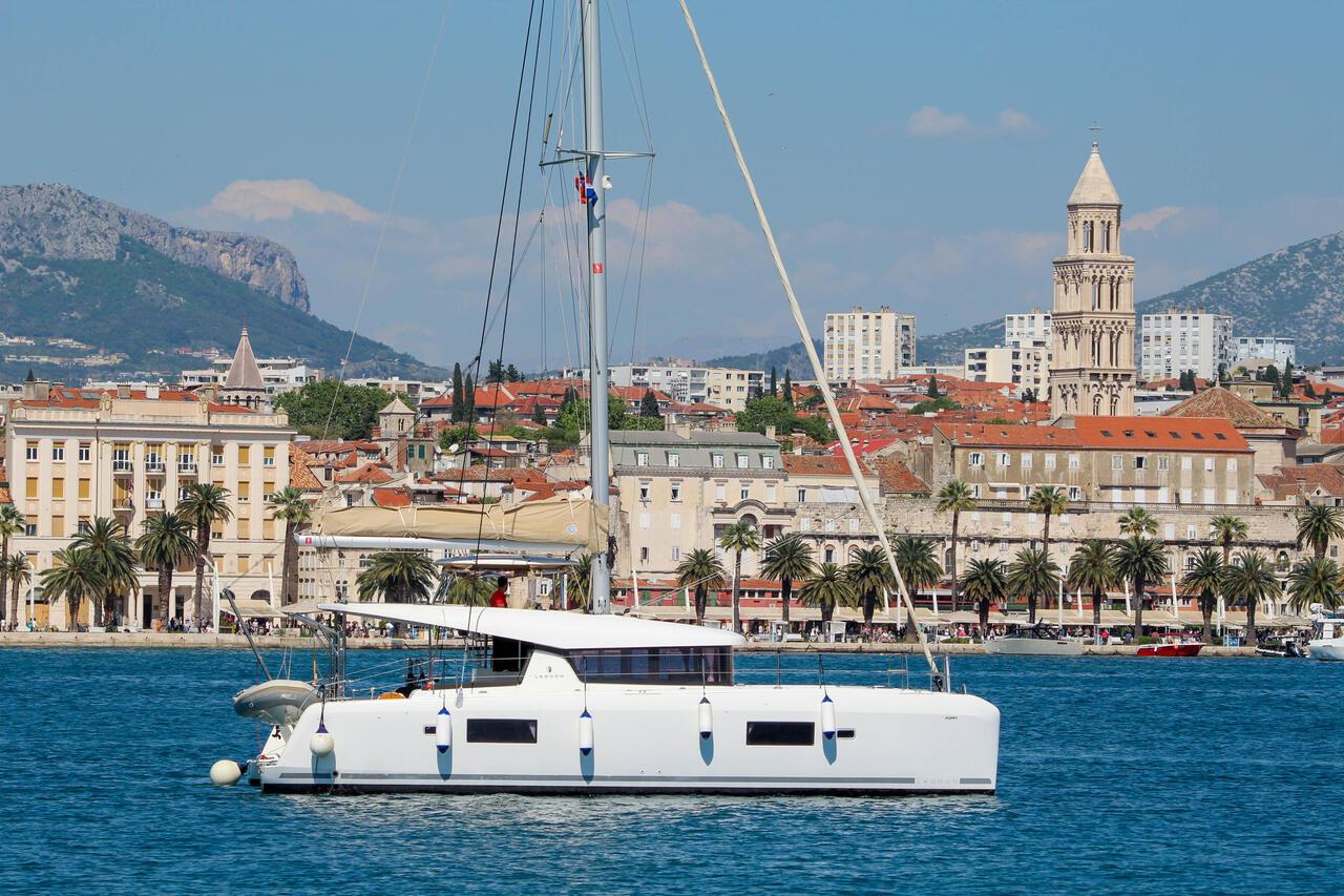 Najam Lagoon 42 - 4 + 2 cab. "Poppy" u destinaciji Split | Nautilus - Slika 3